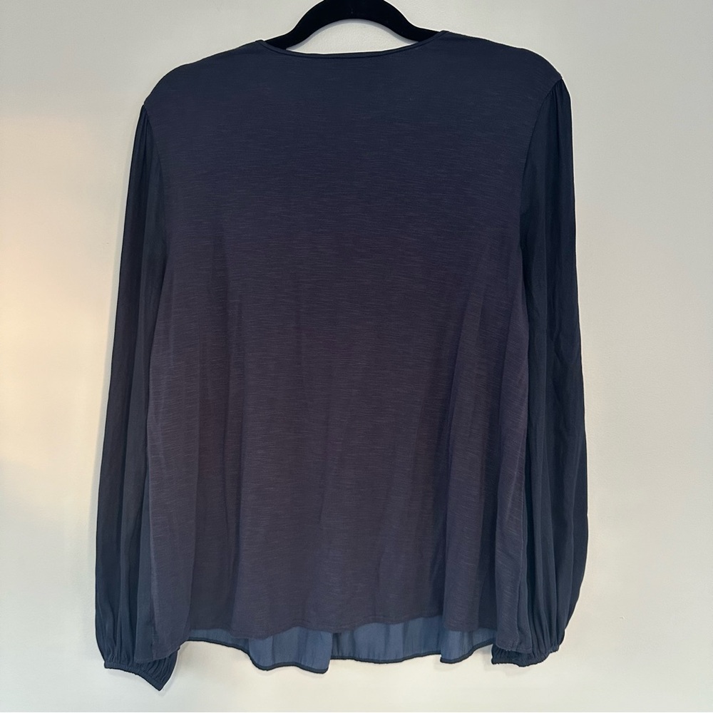 Ann Taylor Navy Keyhole Front Long Sleeve Blouse Size Medium - Picture 2 of 5